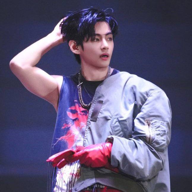 뷔 (방탄소년단)의 최신 사진