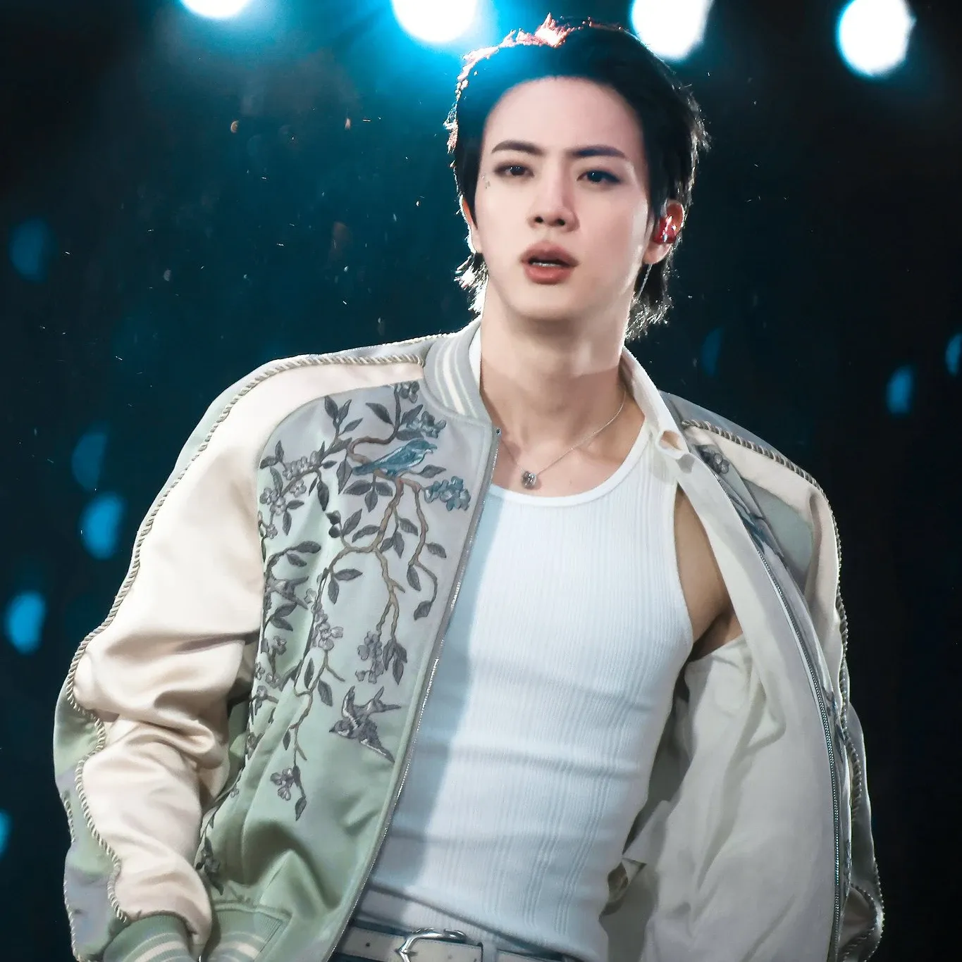 Foto aktivitas terbaru Jin (BTS)