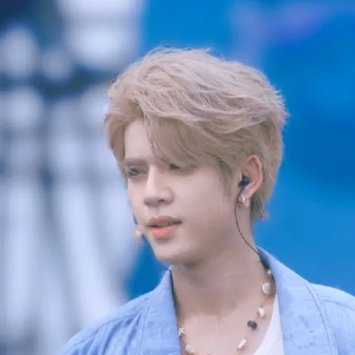 A moment captured by DORN (NexT1DE)'s fan