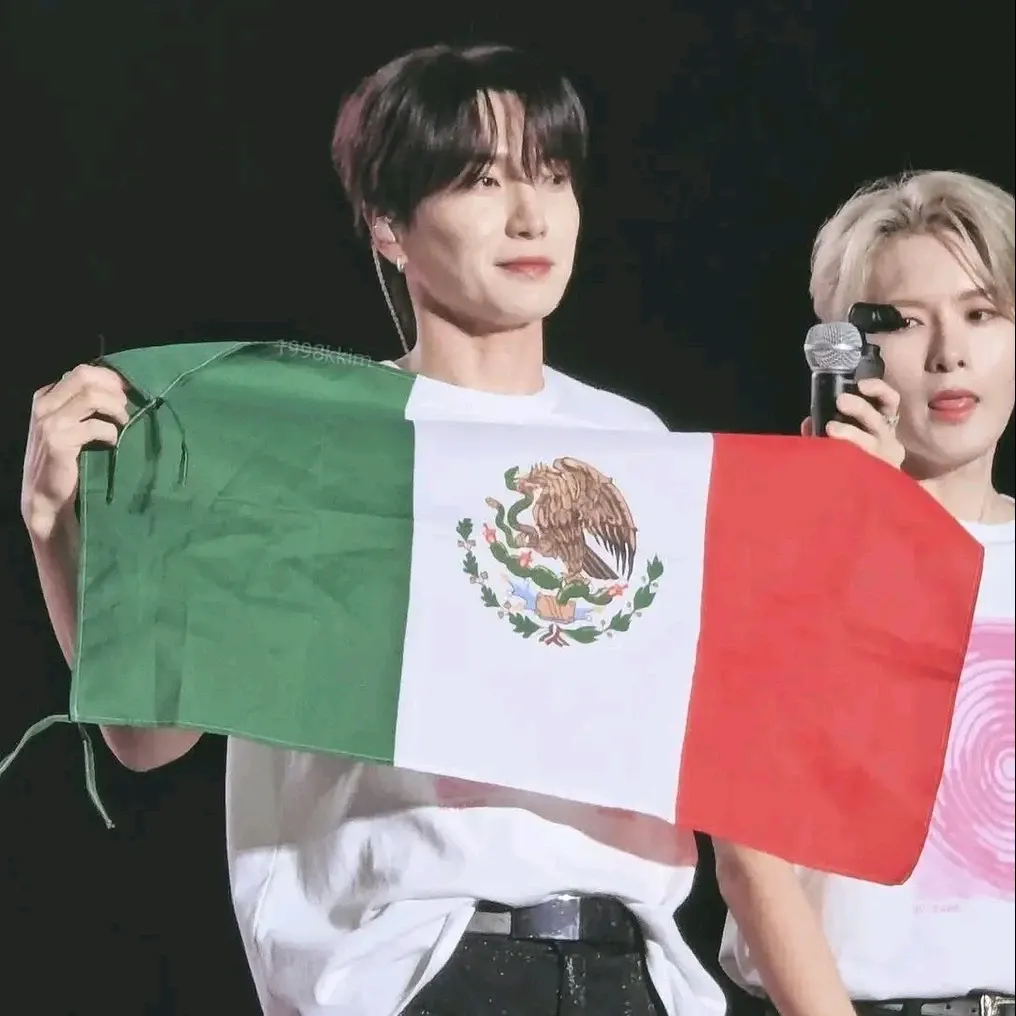 A moment captured by Leeteuk (Super Junior)'s fan