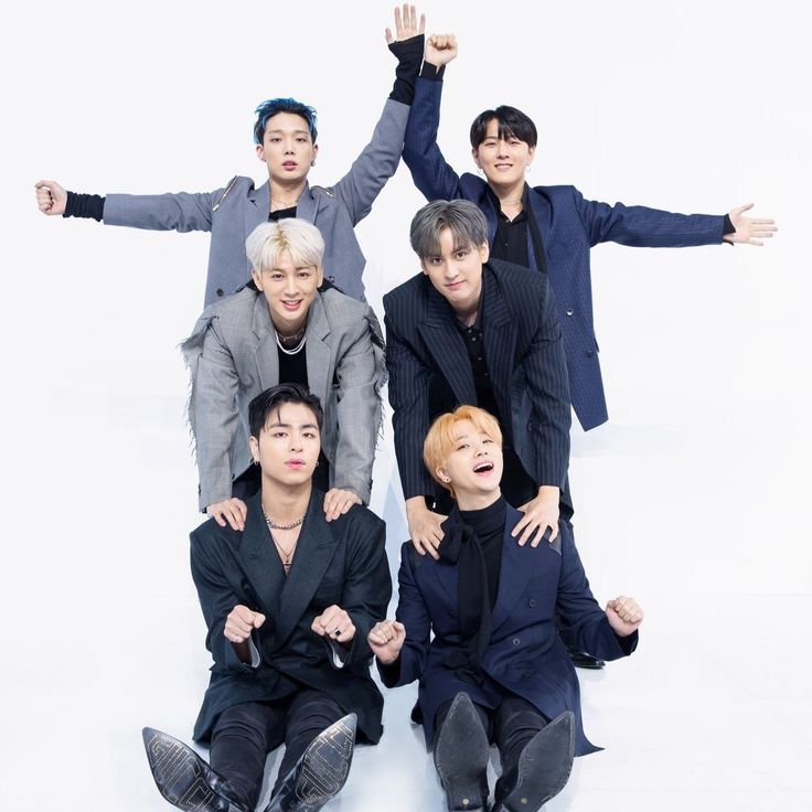 Behind-the-scenes cut of iKON