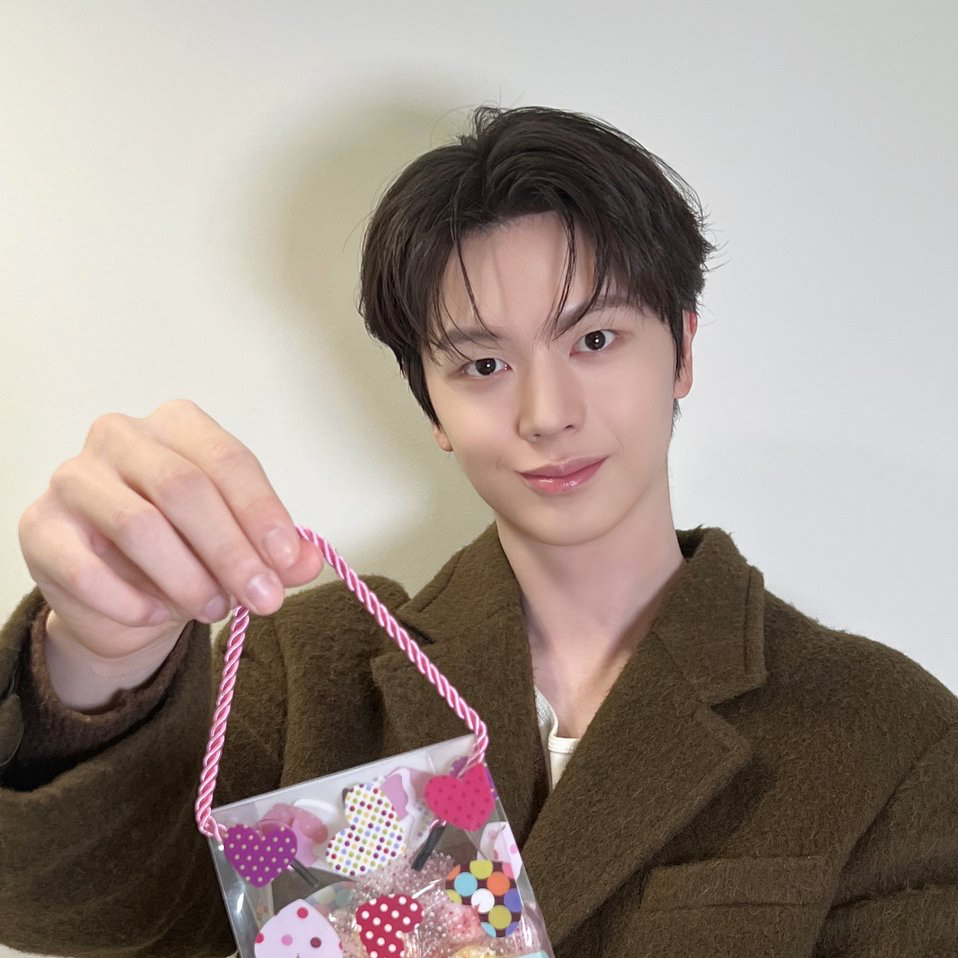 Latest photo of Yook Sungjae (BTOB)