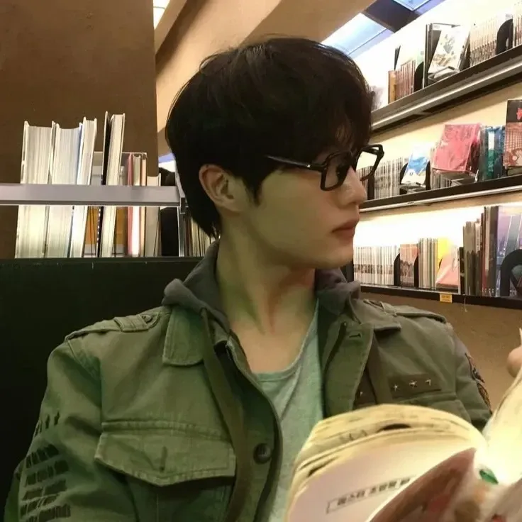 Latest photo of Hyunsuk (CIX)