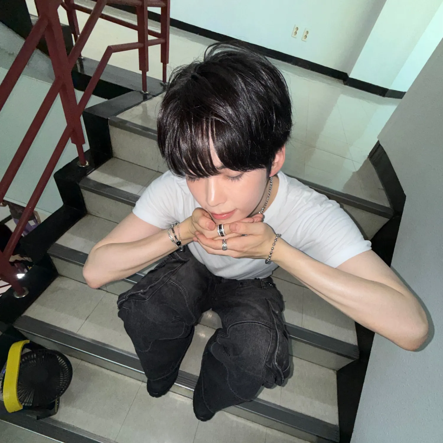Behind-the-scenes cut of Sung Hanbin (ZEROBASEONE)