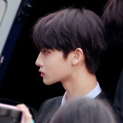 ペ・ジニョンの最近の活動写真