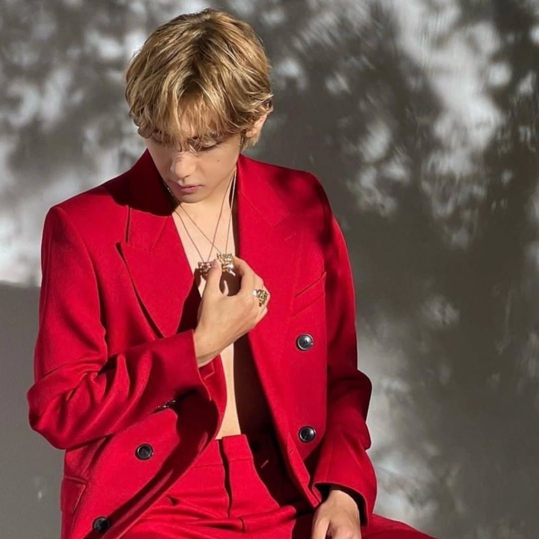 뷔 (방탄소년단)의 최신 사진