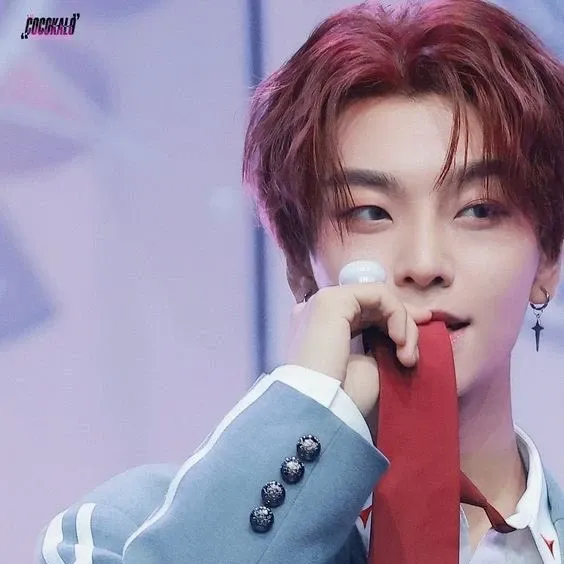 A moment captured by He Xinlong (ALPHA DRIVE ONE)'s fan