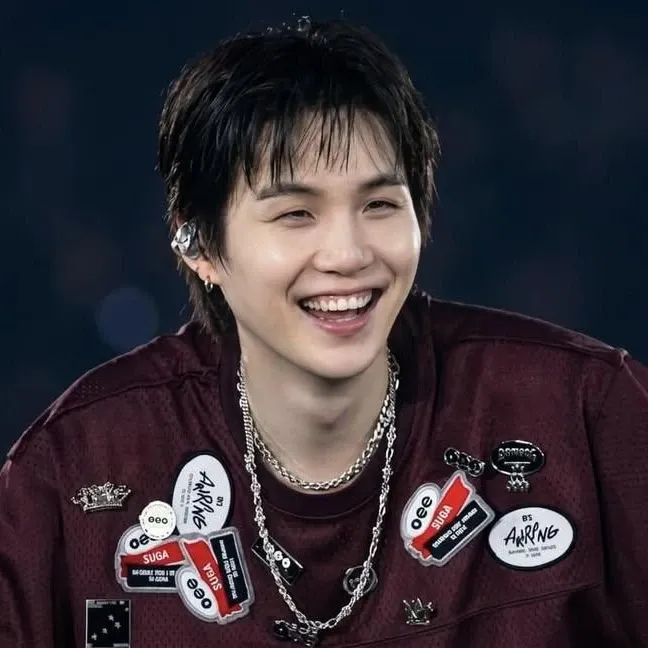 SUGA (防彈少年團)的最新照片