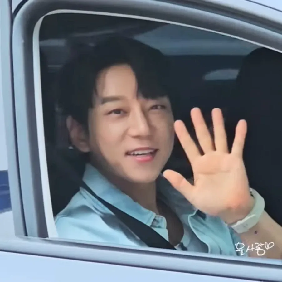 Behind-the-scenes cut of Hwang Chiyeol