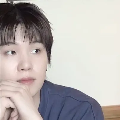 Foto aktivitas terbaru SUGA (BTS)