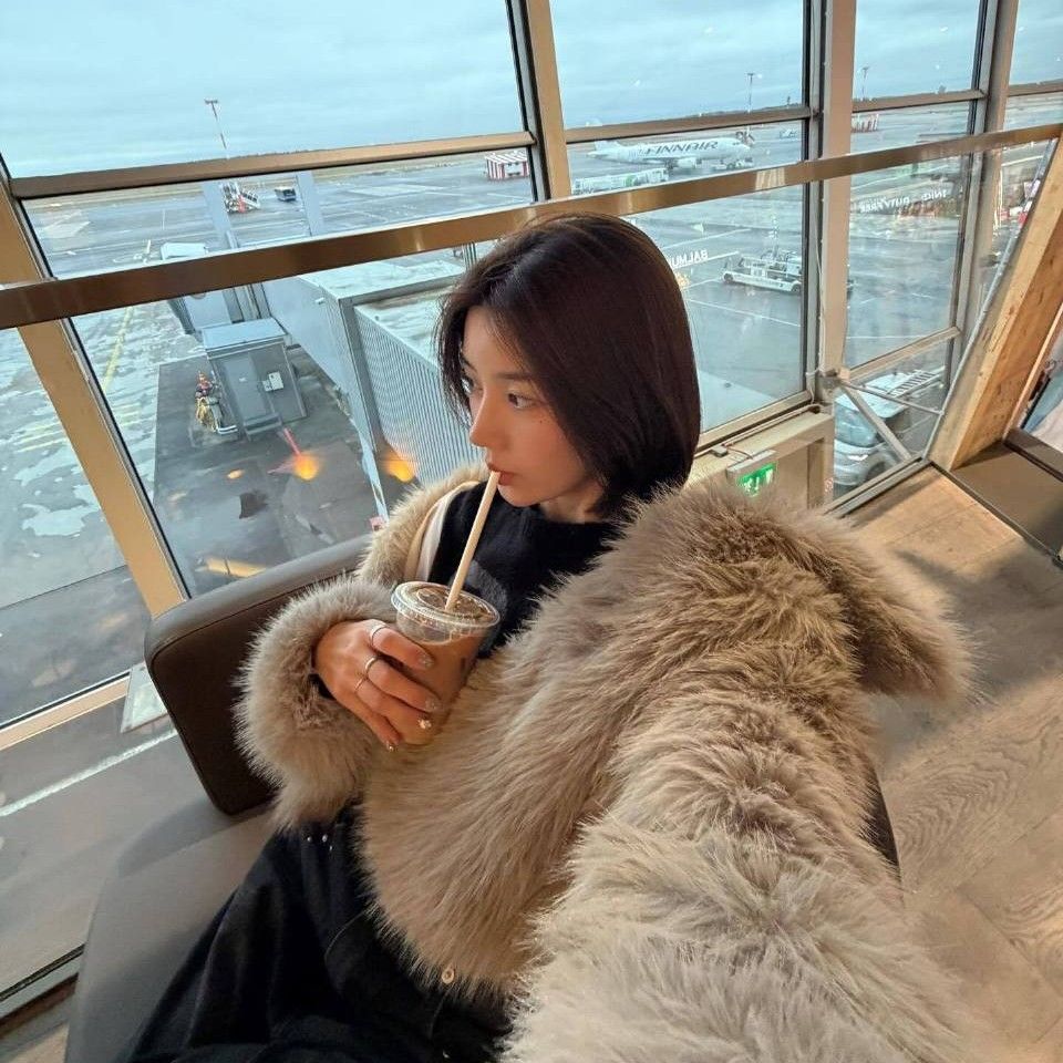 Behind-the-scenes cut of Kwon Eunbi