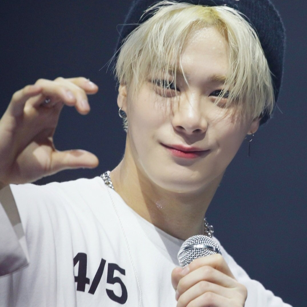 Latest photo of Moonbin (ASTRO)