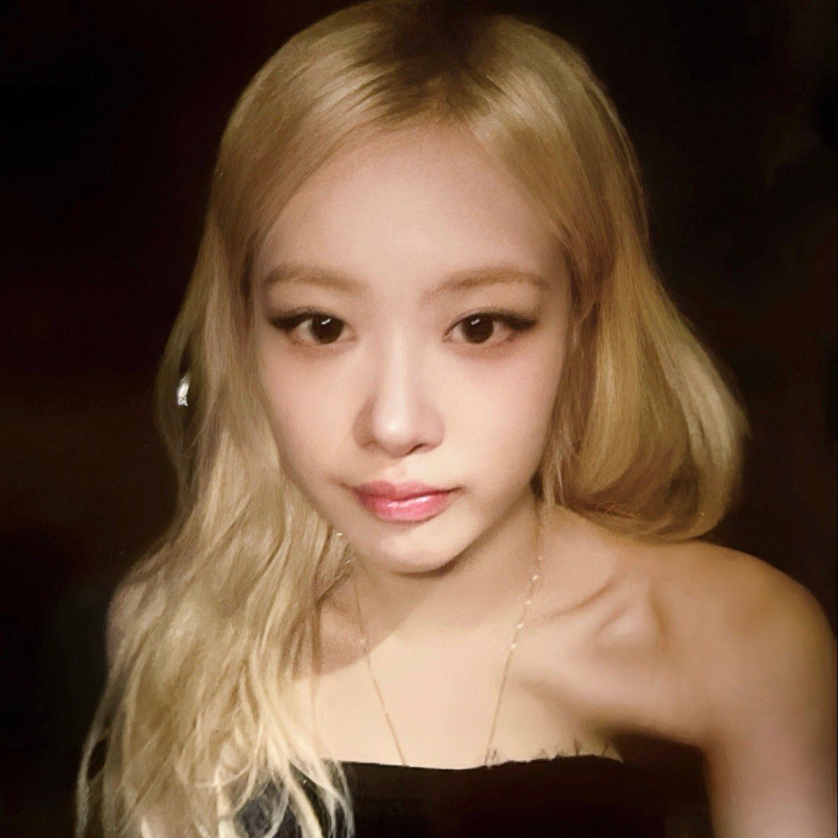 ROSÉ (BLACKPINK)的幕后花絮