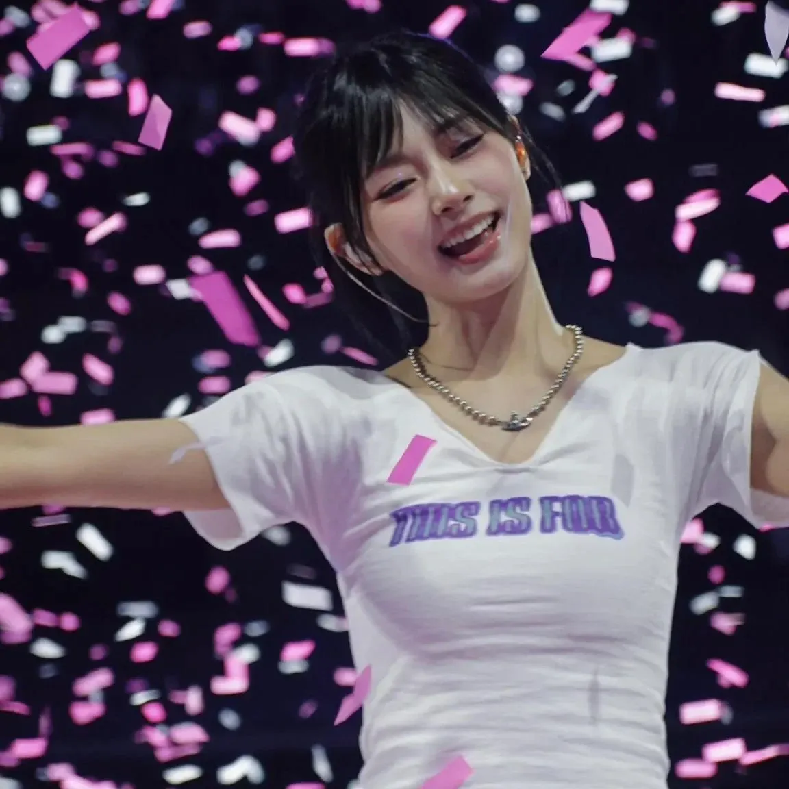 Foto aktivitas terbaru Tzuyu (TWICE)