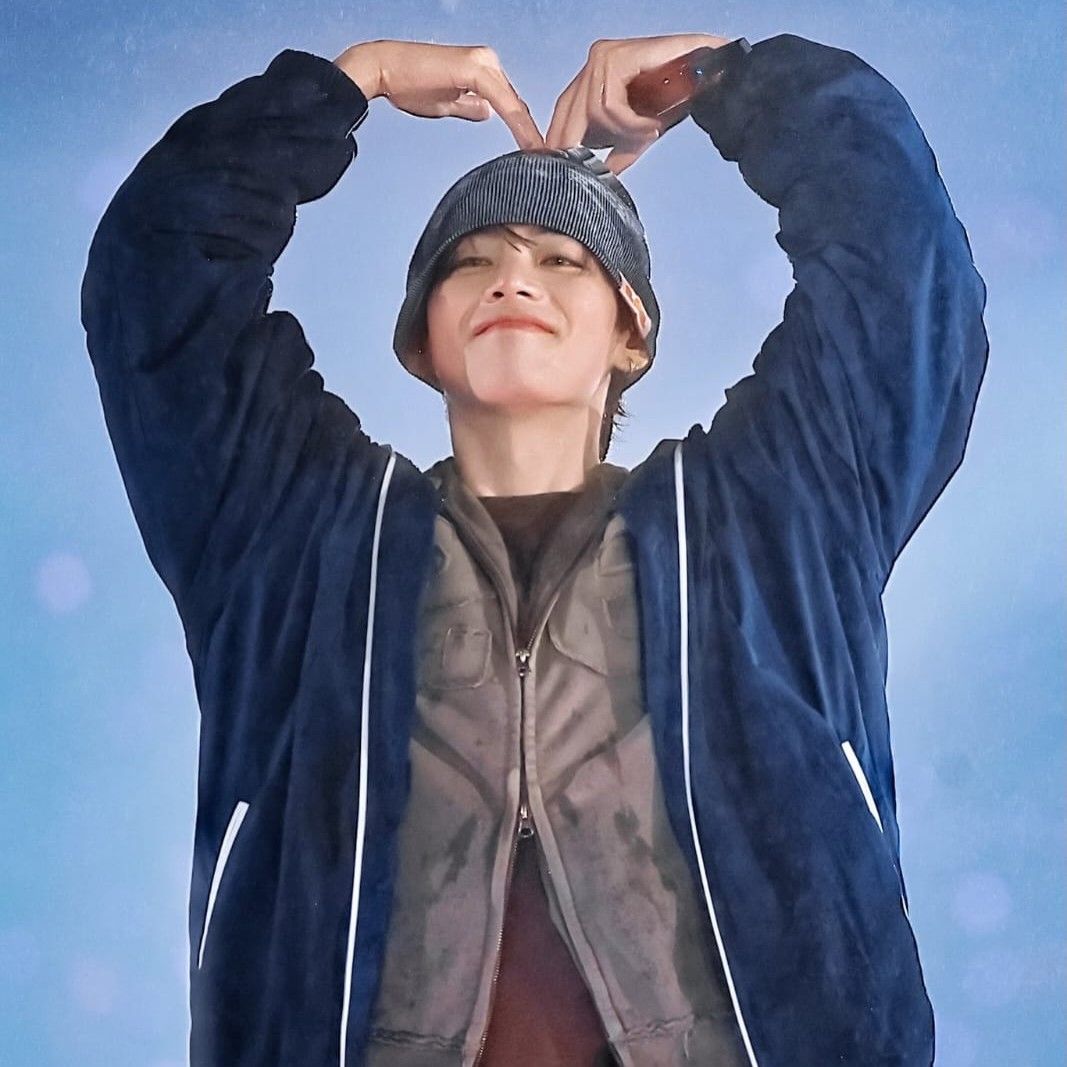 뷔 (방탄소년단)의 최신 사진