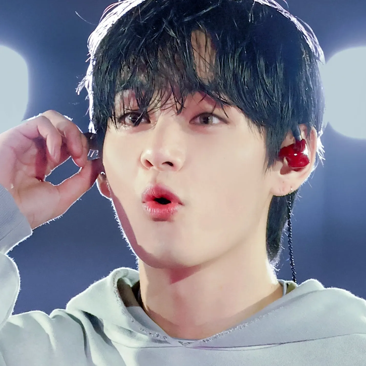 Foto aktivitas terbaru V (BTS)