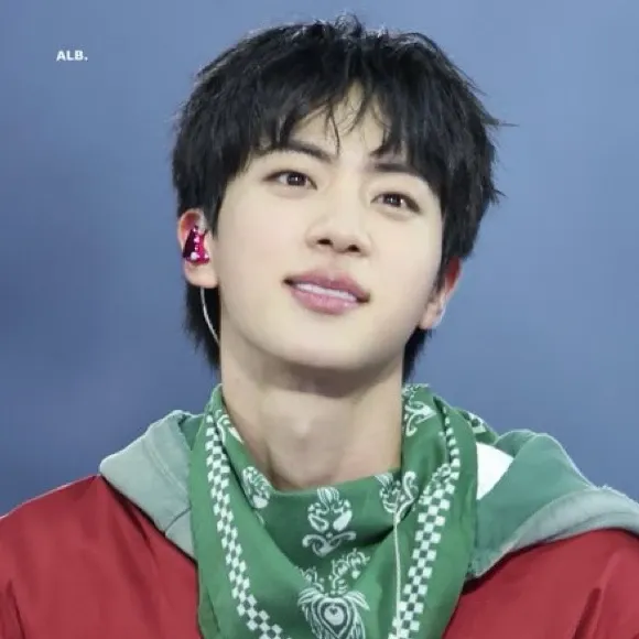 Momen yang diabadikan oleh penggemar Jin (BTS)