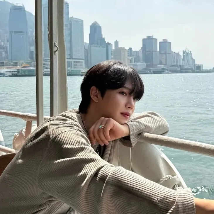 Behind-the-scenes cut of Lim Youngmin