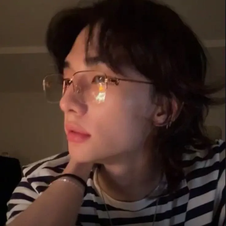 Latest photo of Lee Know (Stray Kids)