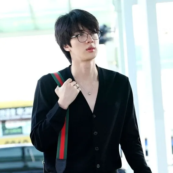 진 (방탄소년단)의 비하인드 컷