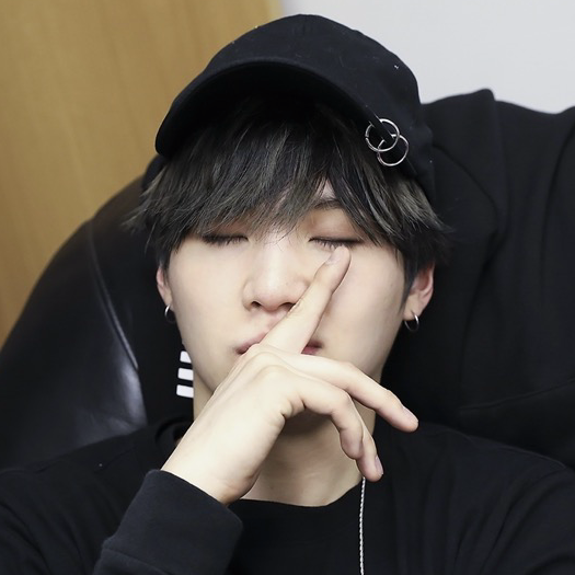 Foto aktivitas terbaru SUGA (BTS)