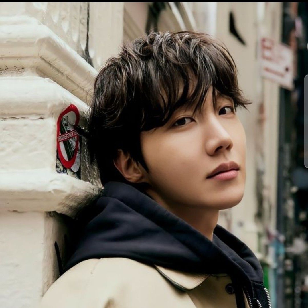 J-hope (防彈少年團)的最新活動照片