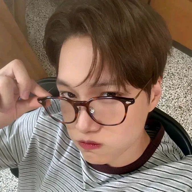 Behind-the-scenes cut of EXO