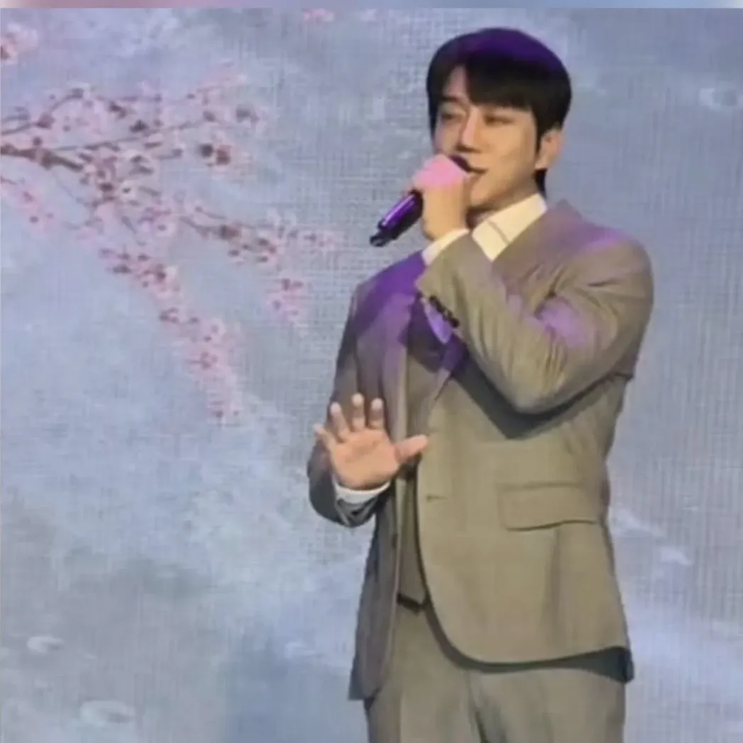 Recent activity shot of Hwang Chiyeol