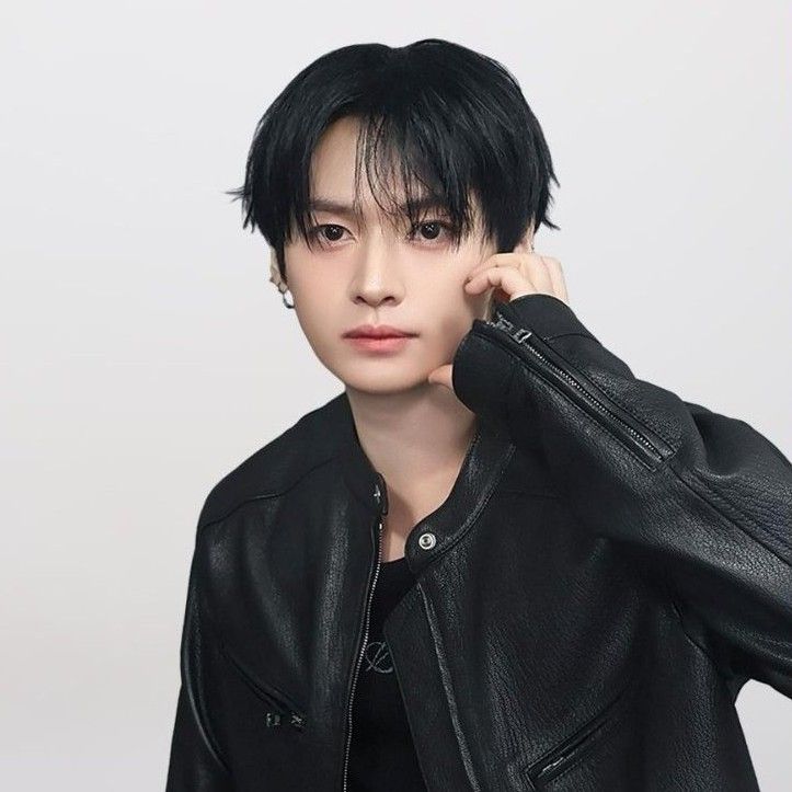 Behind-the-scenes cut of Lee Know (Stray Kids)