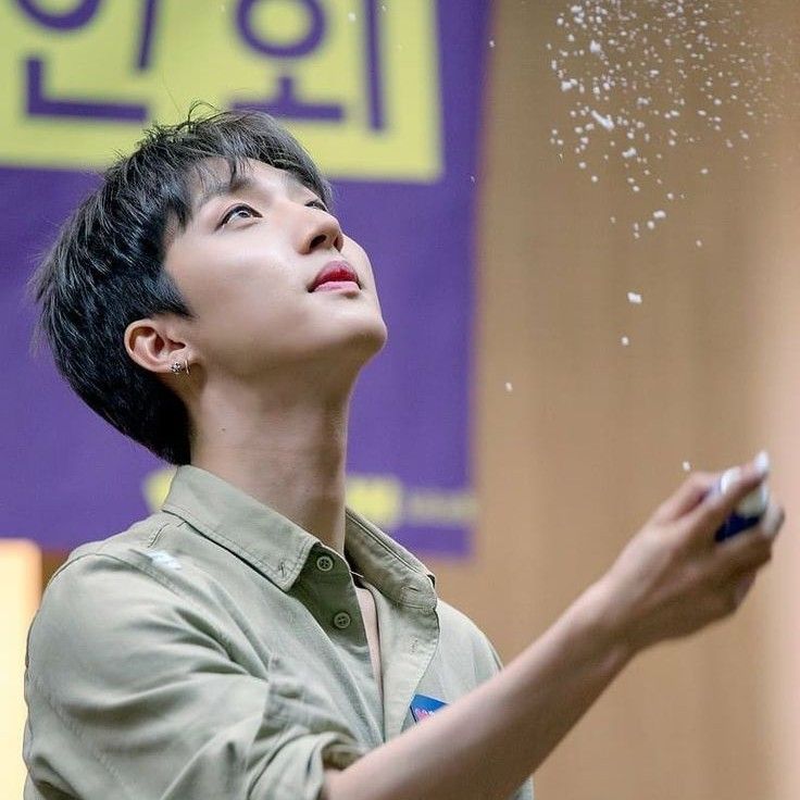 Behind-the-scenes cut of Hui (PENTAGON)