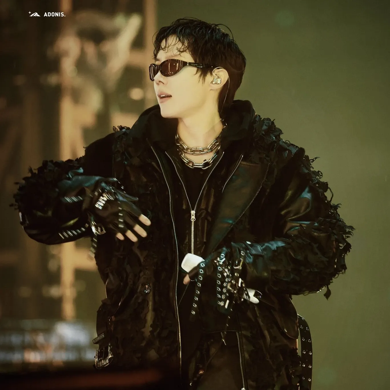 Foto aktivitas terbaru j-hope (BTS)