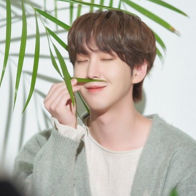 A moment captured by Shinwon (PENTAGON)'s fan