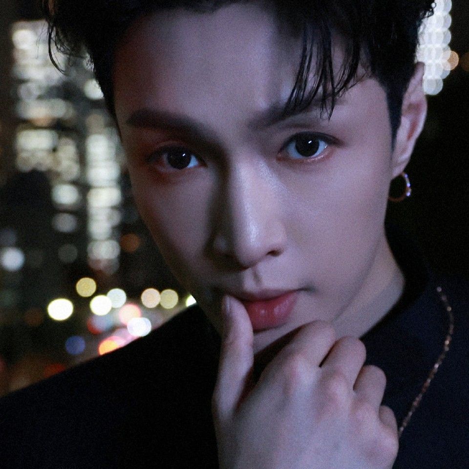 Latest photo of Lay (EXO)