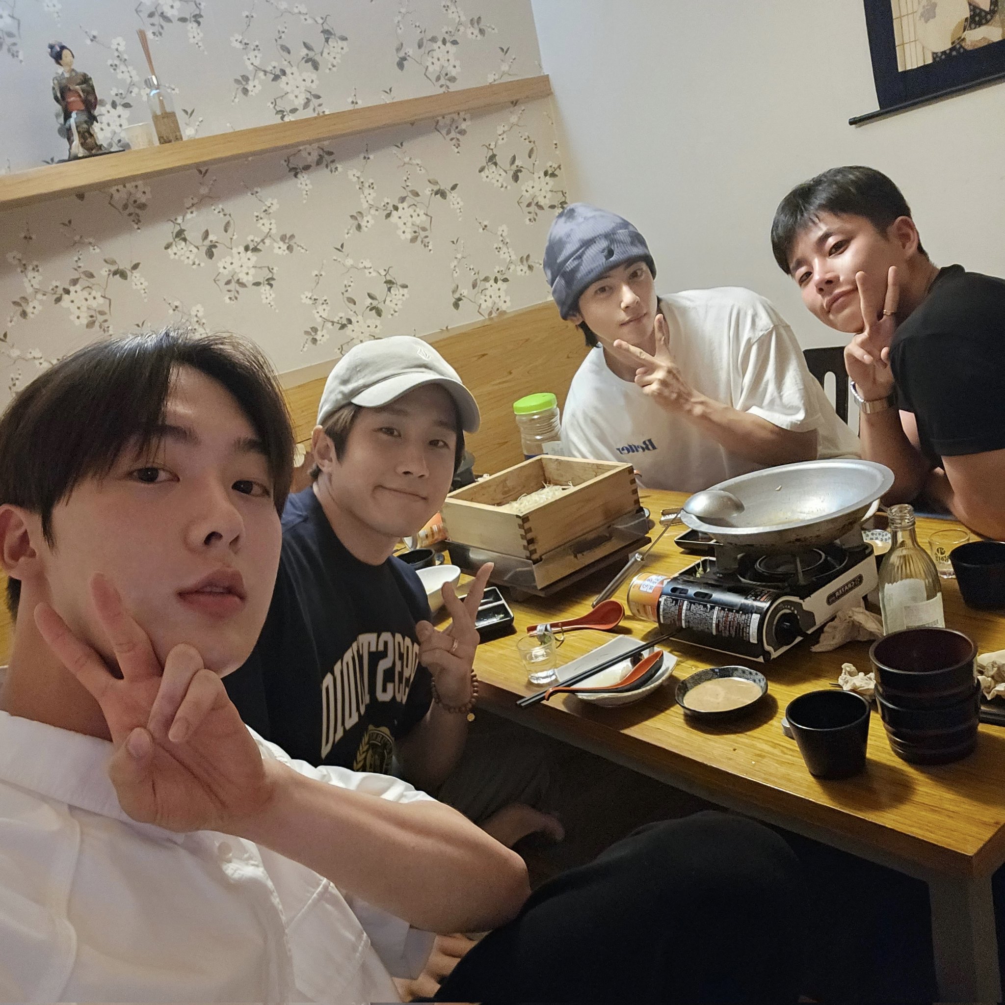 아스트로의 비하인드 컷