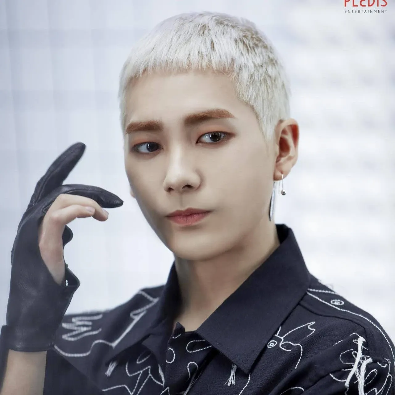 Behind-the-scenes cut of Aron