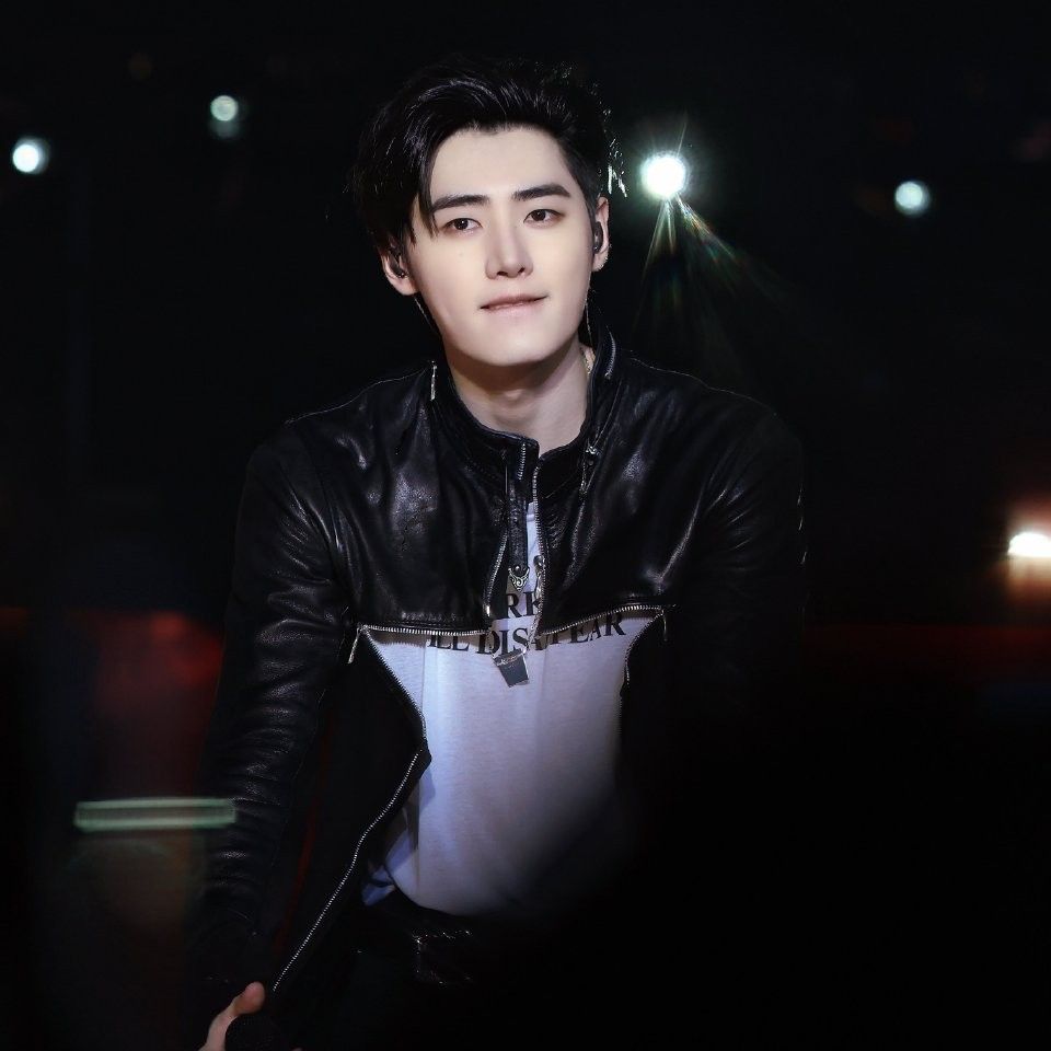 Foto terbaru Sunghoon (ENHYPEN)