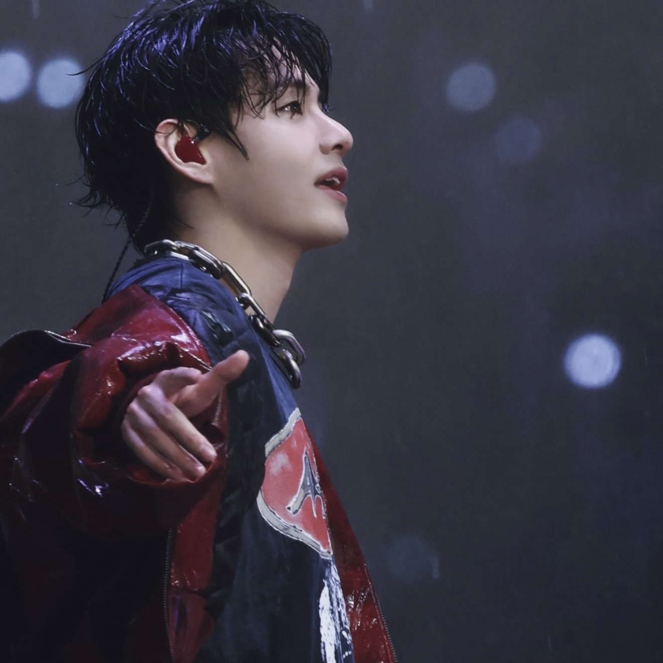 뷔 (방탄소년단) 최근 활동샷