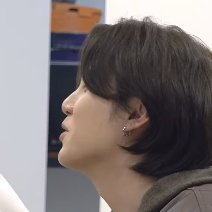 Foto aktivitas terbaru SUGA (BTS)