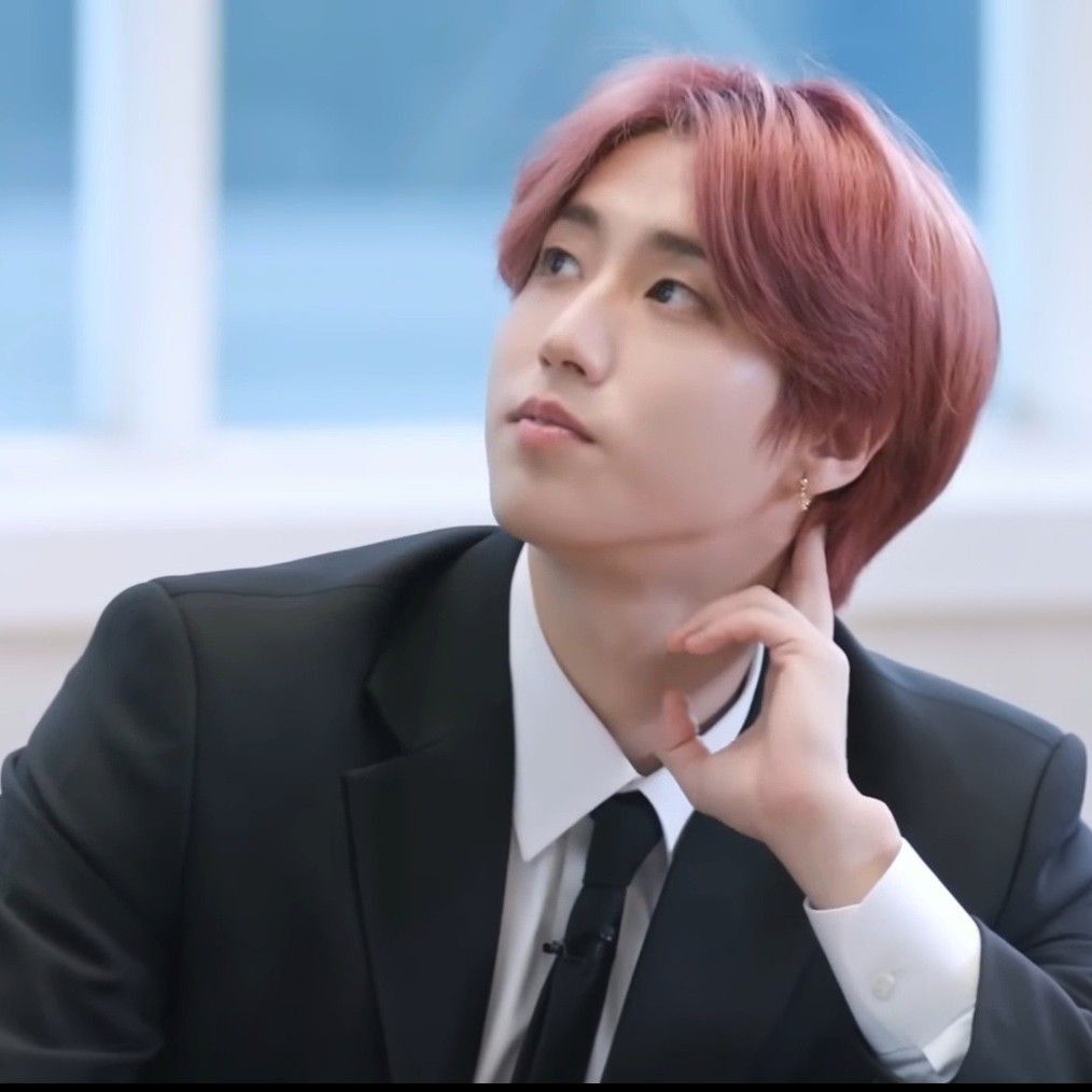 Behind-the-scenes cut of HAN (Stray Kids)