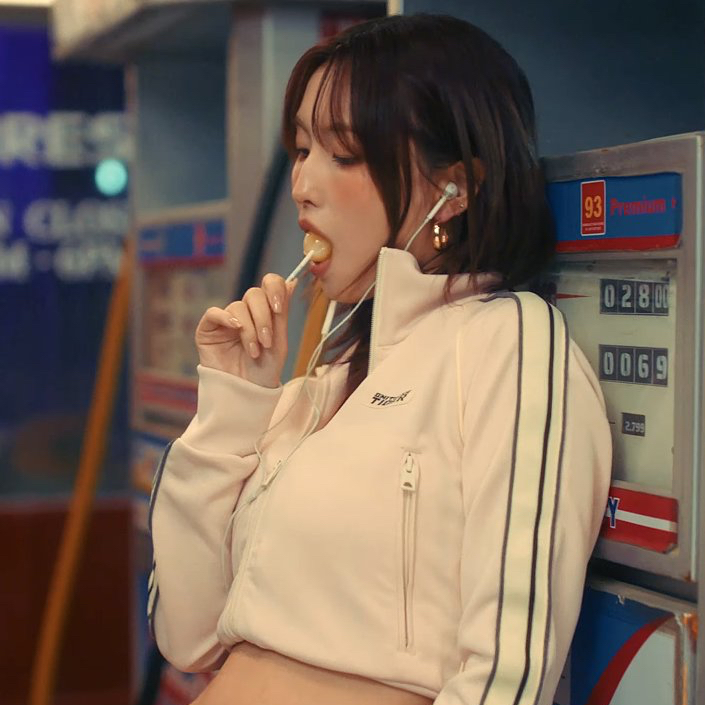 모모 (TWICE)의 비하인드 컷