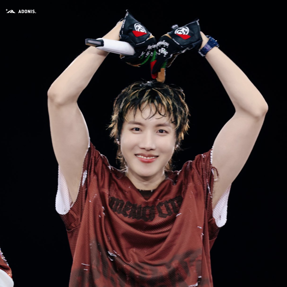 Foto aktivitas terbaru j-hope (BTS)