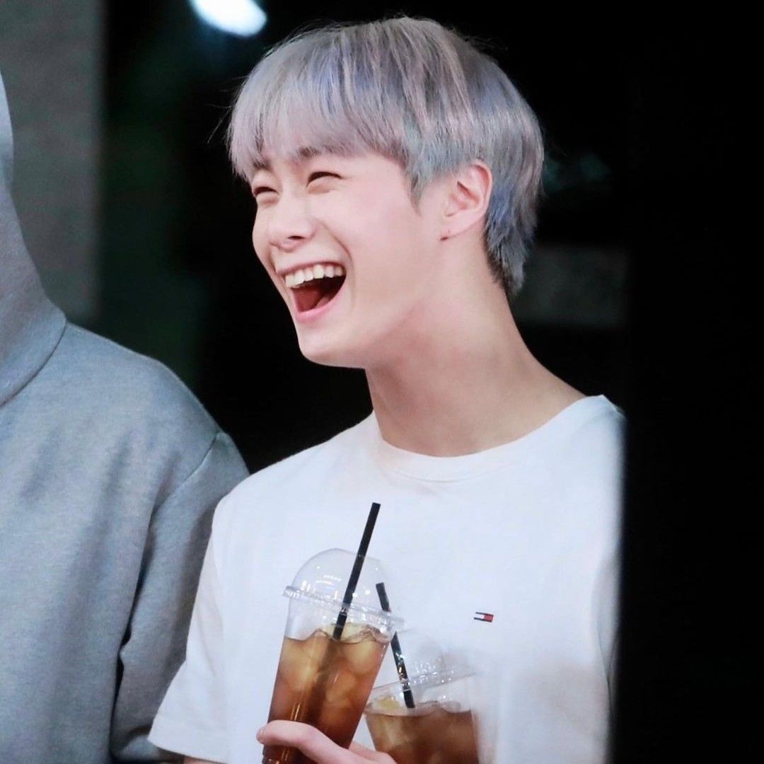 A moment captured by Moonbin (ASTRO)'s fan