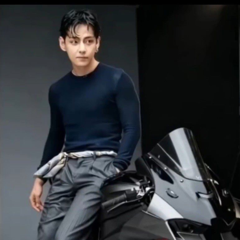 뷔 (방탄소년단)의 최신 사진