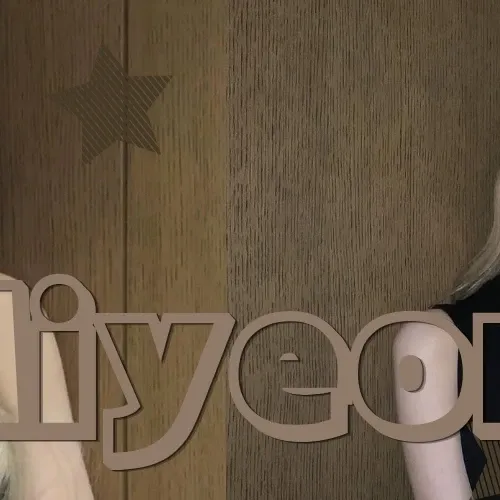 Latest photo of Miyeon (i-dle)