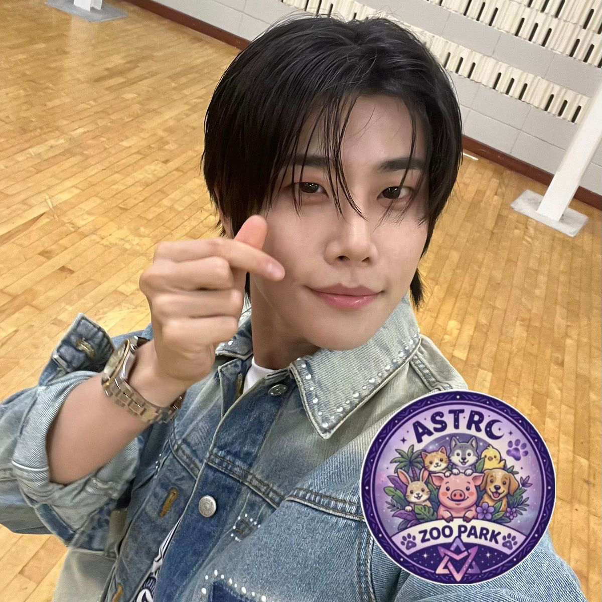 A moment captured by MJ (ASTRO)'s fan
