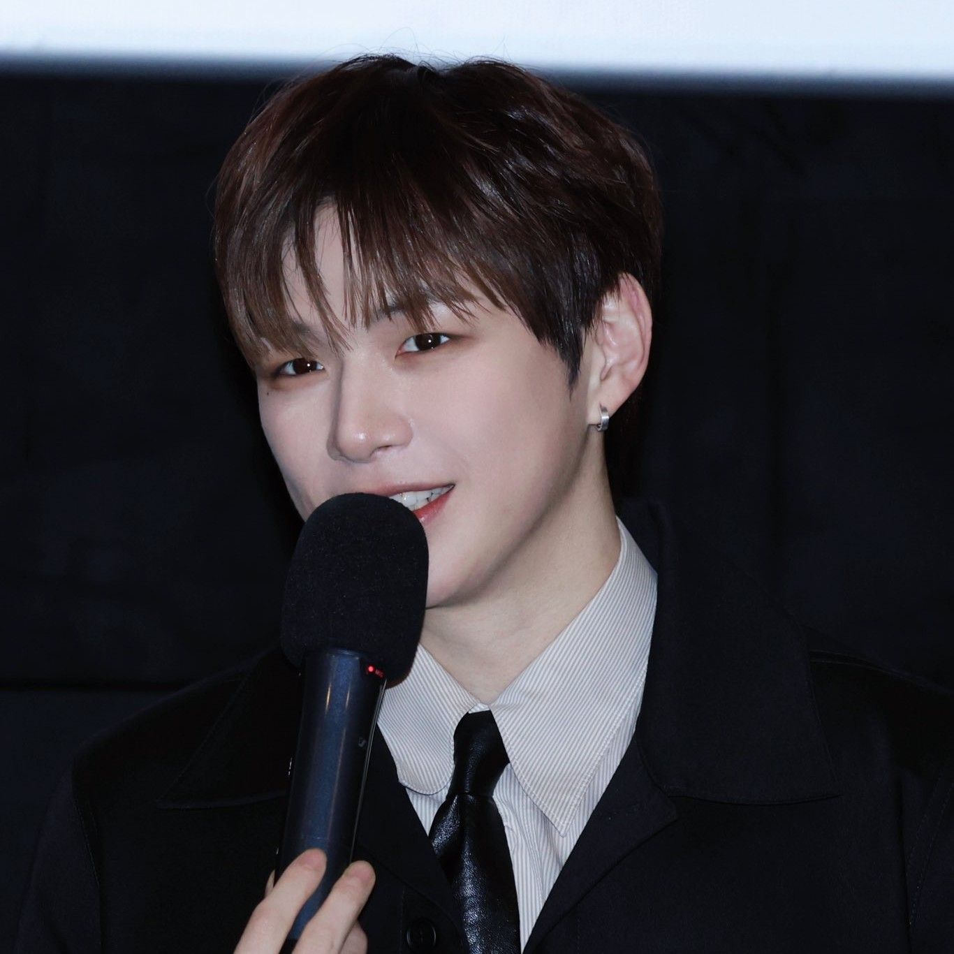 강다니엘의 비하인드 컷