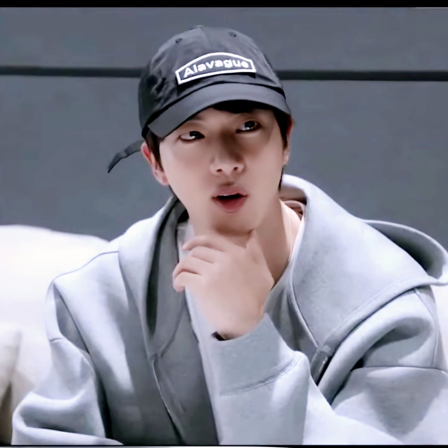 Momen yang diabadikan oleh penggemar Jin (BTS)