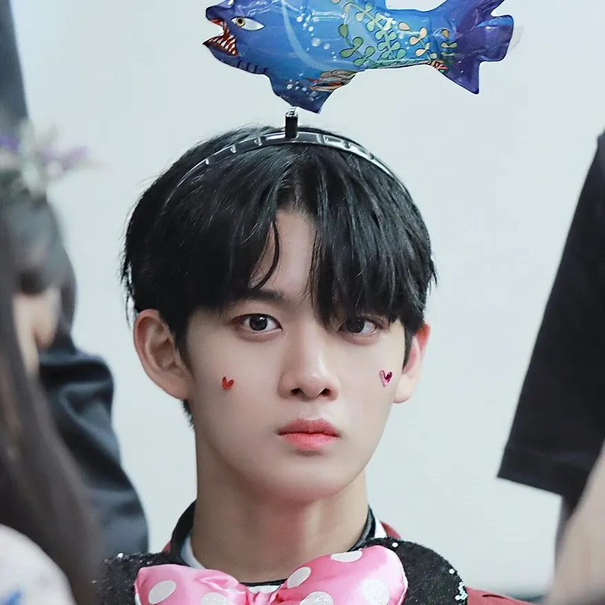 Behind-the-scenes cut of Bae Jinyoung
