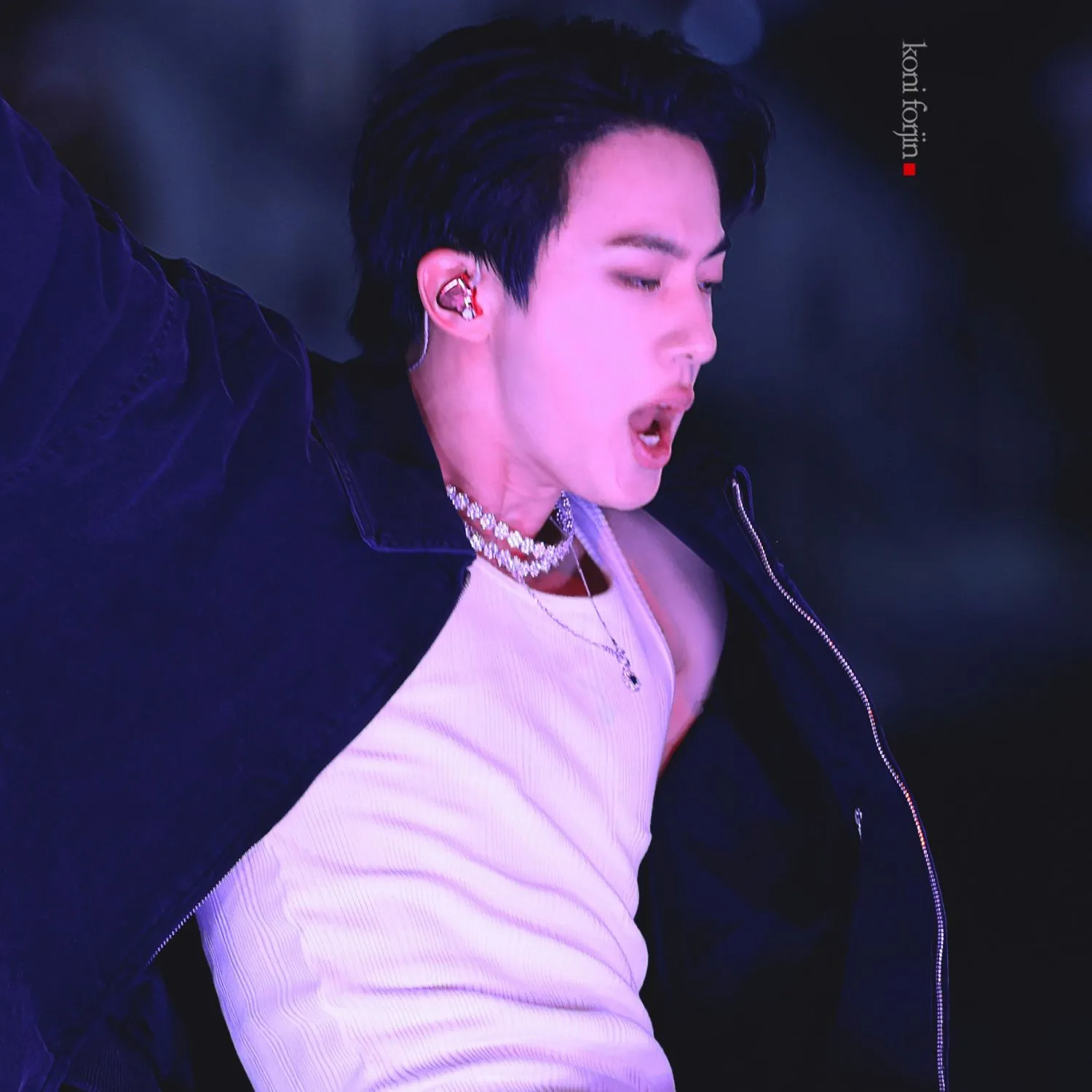 Foto aktivitas terbaru Jin (BTS)