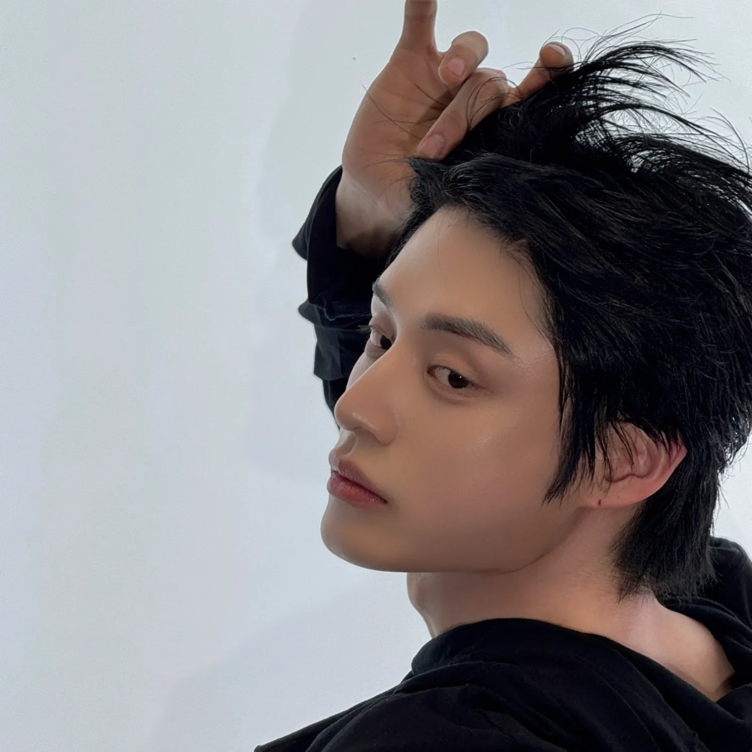 Behind-the-scenes cut of Kim Jiwoong (ZEROBASEONE)